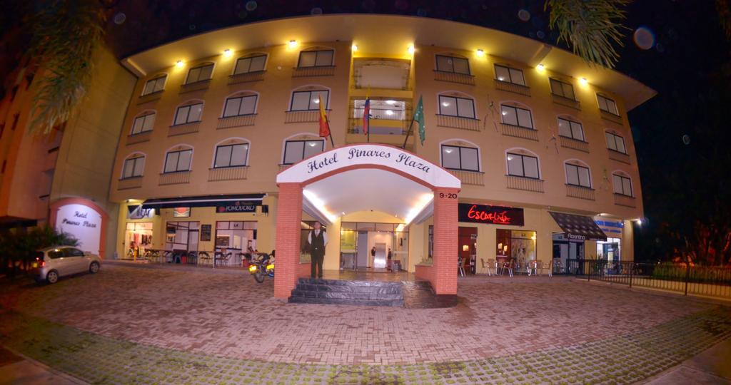 Hotel Pinares Plaza Pereira Buitenkant foto